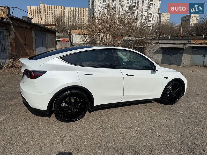 Внедорожник / Кроссовер Tesla Model Y 2021 в Киеве
