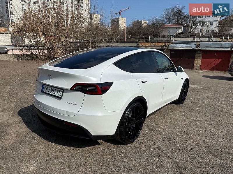 Внедорожник / Кроссовер Tesla Model Y 2021 в Киеве