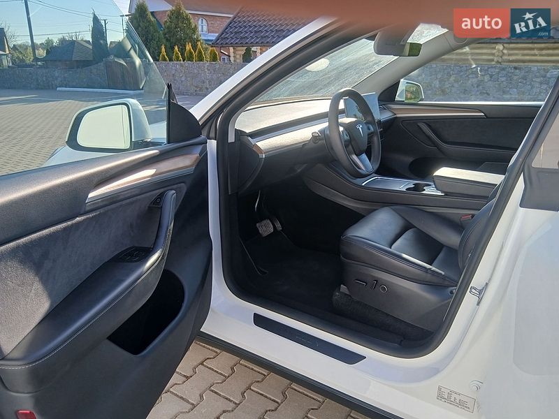 Внедорожник / Кроссовер Tesla Model Y 2023 в Калиновке