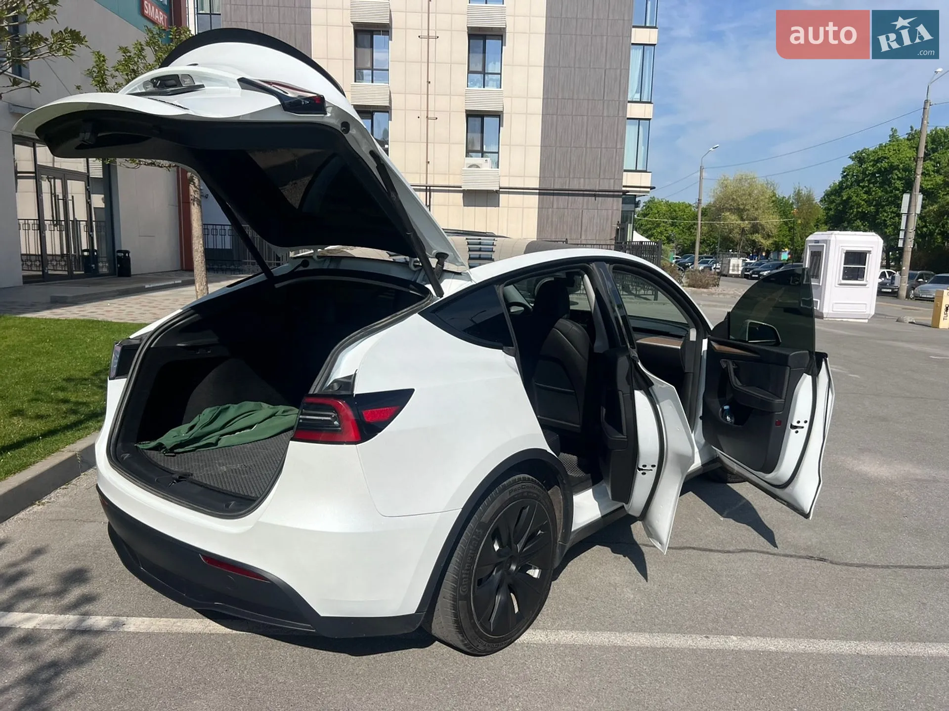 2024 Tesla Model Y - мініатюра 9