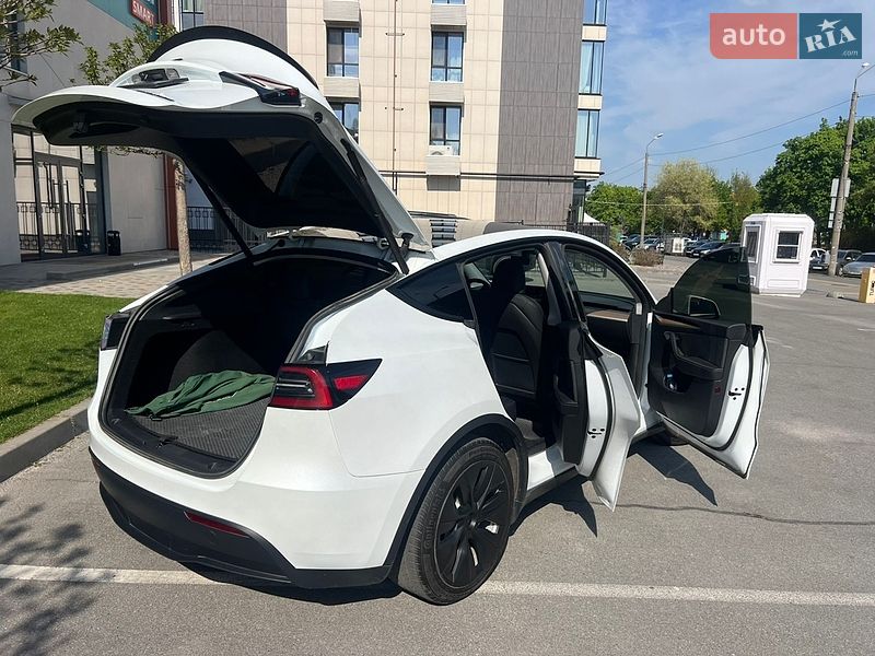Позашляховик / Кросовер Tesla Model Y 2024 в Дніпрі
