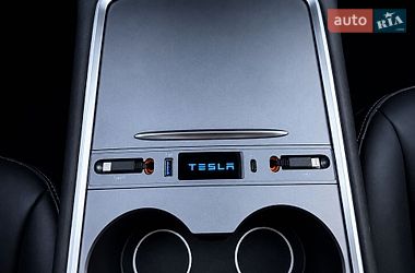 Внедорожник / Кроссовер Tesla Model Y 2024 в Киеве