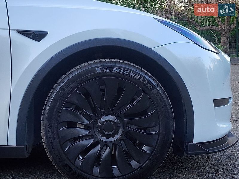 Внедорожник / Кроссовер Tesla Model Y 2022 в Киеве