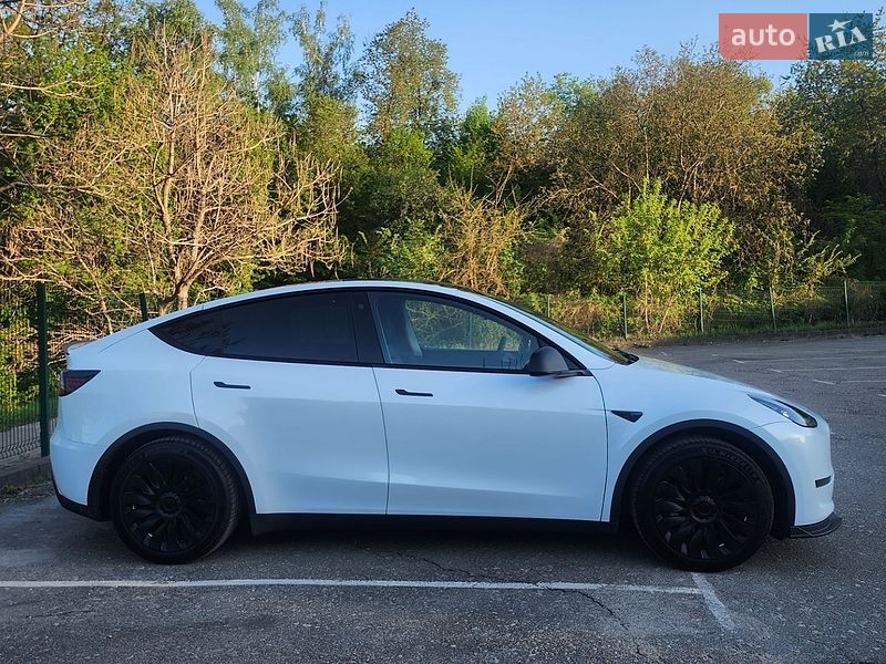 Внедорожник / Кроссовер Tesla Model Y 2022 в Киеве