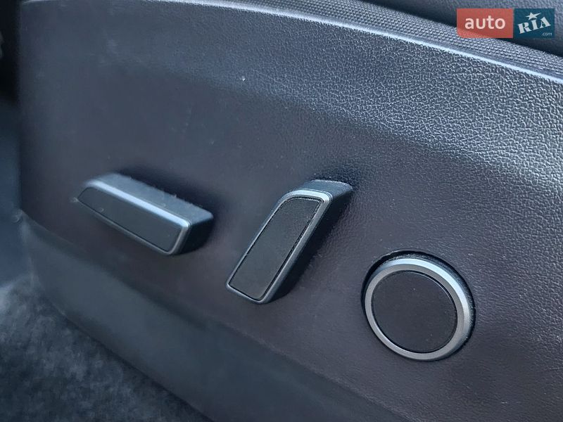 Внедорожник / Кроссовер Tesla Model Y 2022 в Киеве