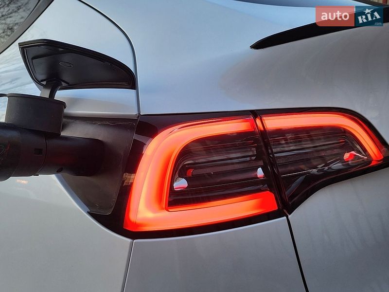 Внедорожник / Кроссовер Tesla Model Y 2022 в Киеве