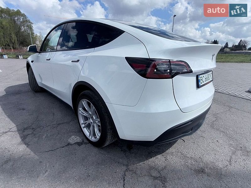 Внедорожник / Кроссовер Tesla Model Y 2023 в Львове