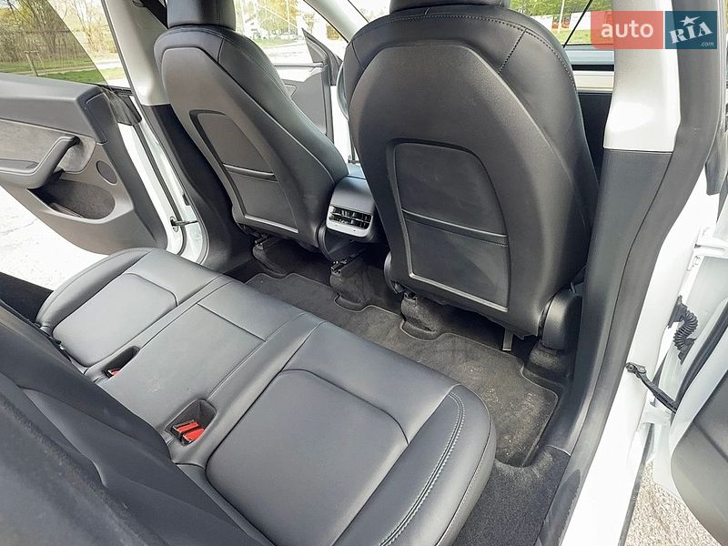 Внедорожник / Кроссовер Tesla Model Y 2023 в Львове