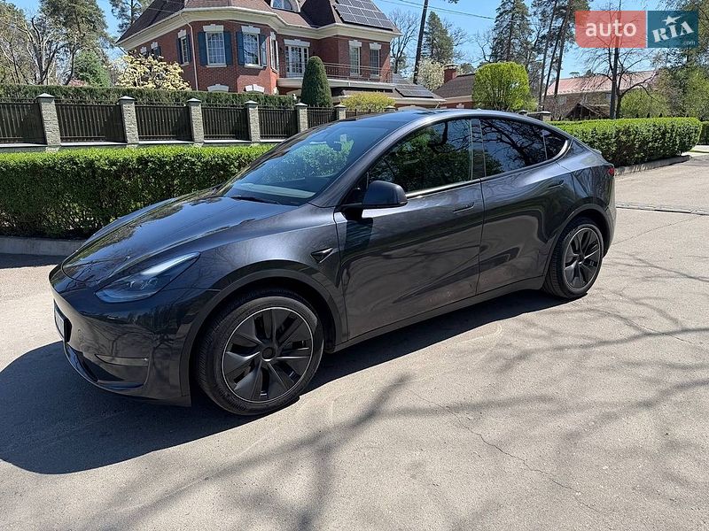 Позашляховик / Кросовер Tesla Model Y 2024 в Києві
