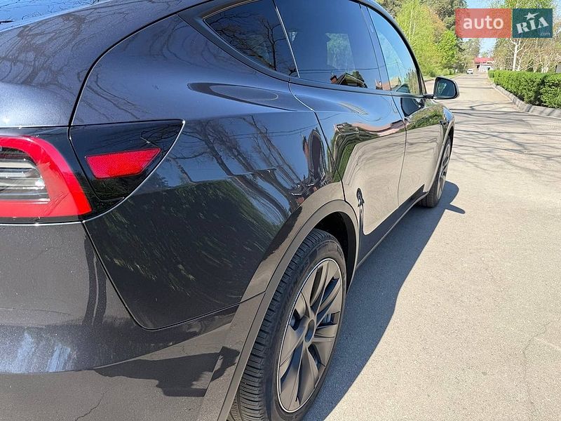 Позашляховик / Кросовер Tesla Model Y 2024 в Києві