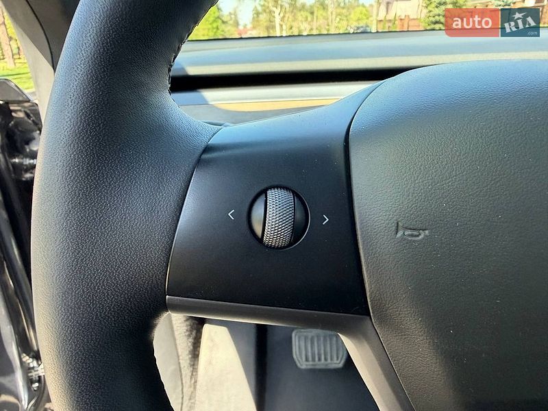Позашляховик / Кросовер Tesla Model Y 2024 в Києві