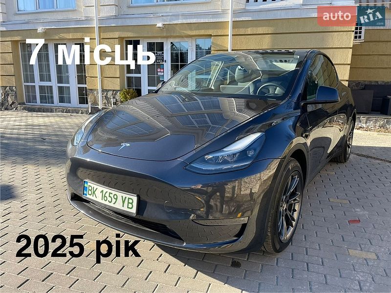 Позашляховик / Кросовер Tesla Model Y 2024 в Івано-Франківську