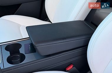 Внедорожник / Кроссовер Tesla Model Y 2023 в Стрые