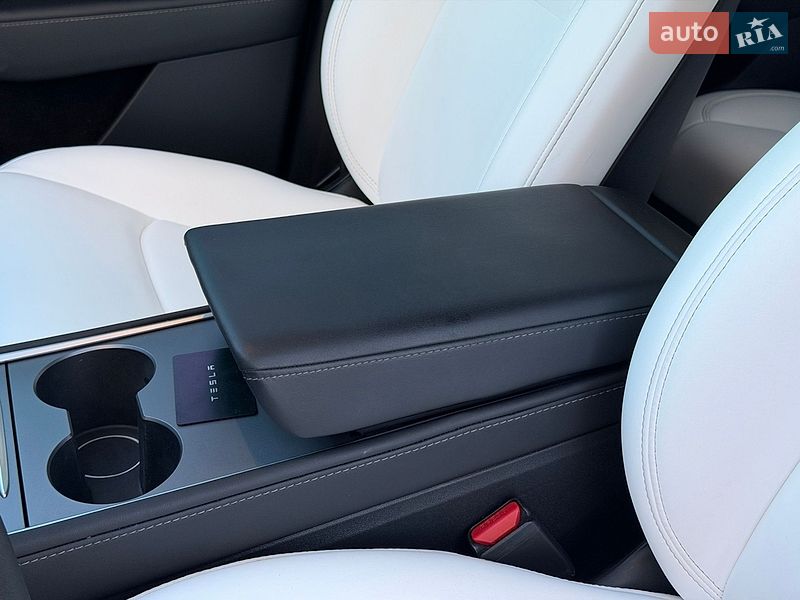 Внедорожник / Кроссовер Tesla Model Y 2023 в Стрые