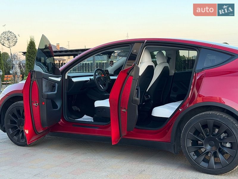 Внедорожник / Кроссовер Tesla Model Y 2023 в Стрые