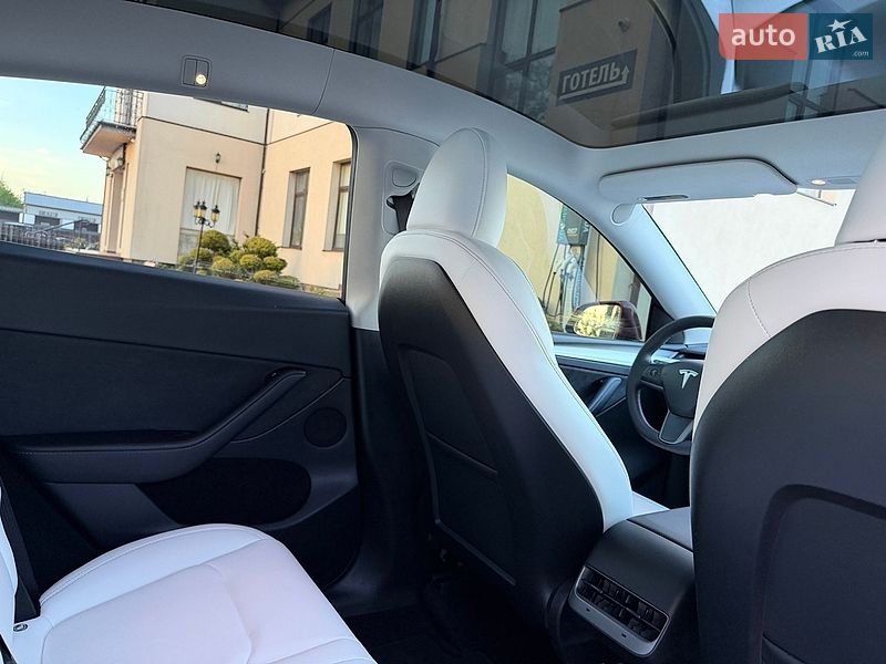 Внедорожник / Кроссовер Tesla Model Y 2023 в Стрые
