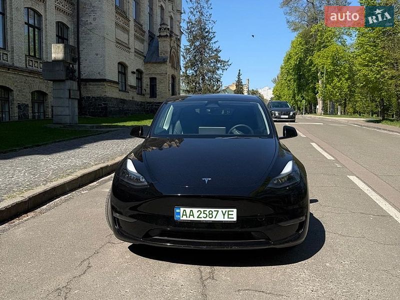Позашляховик / Кросовер Tesla Model Y 2023 в Києві