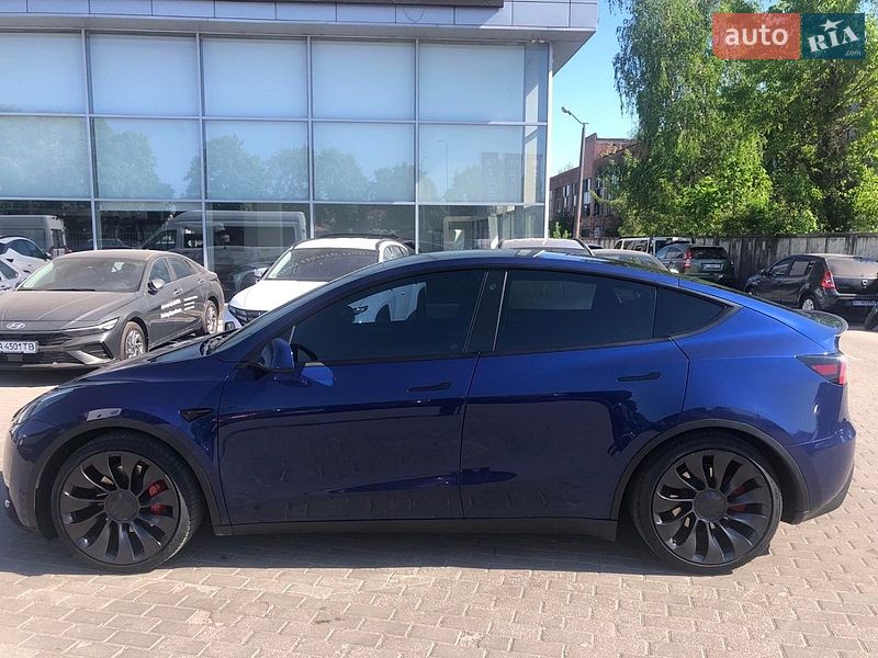 Внедорожник / Кроссовер Tesla Model Y 2023 в Полтаве