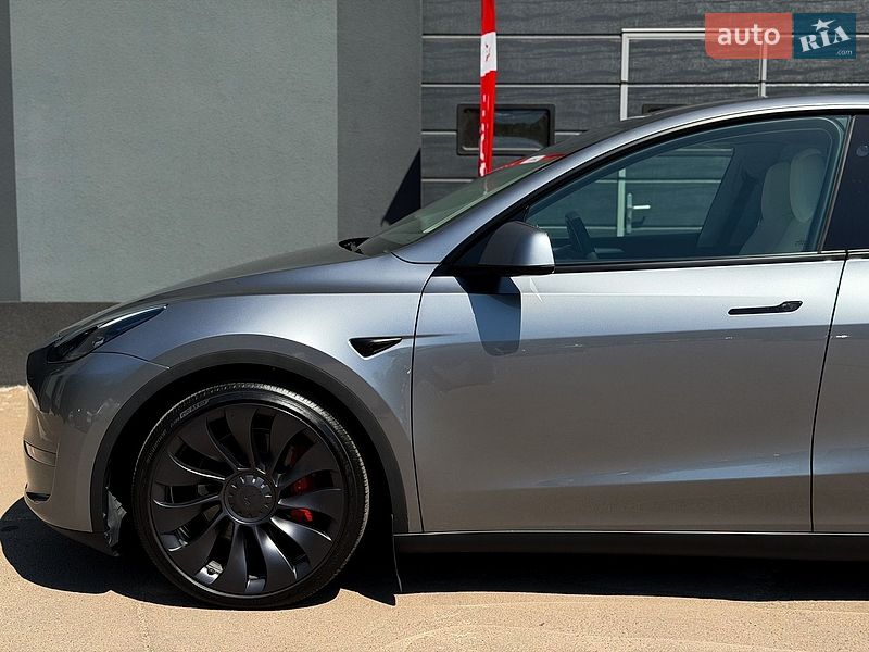 Внедорожник / Кроссовер Tesla Model Y 2024 в Киеве