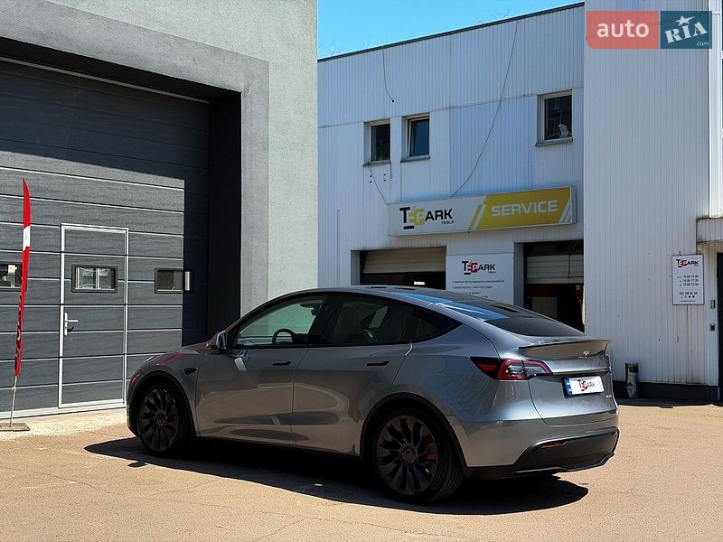 Внедорожник / Кроссовер Tesla Model Y 2024 в Киеве
