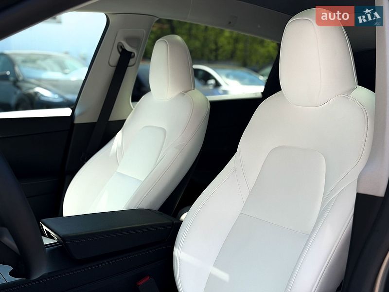 Внедорожник / Кроссовер Tesla Model Y 2024 в Киеве