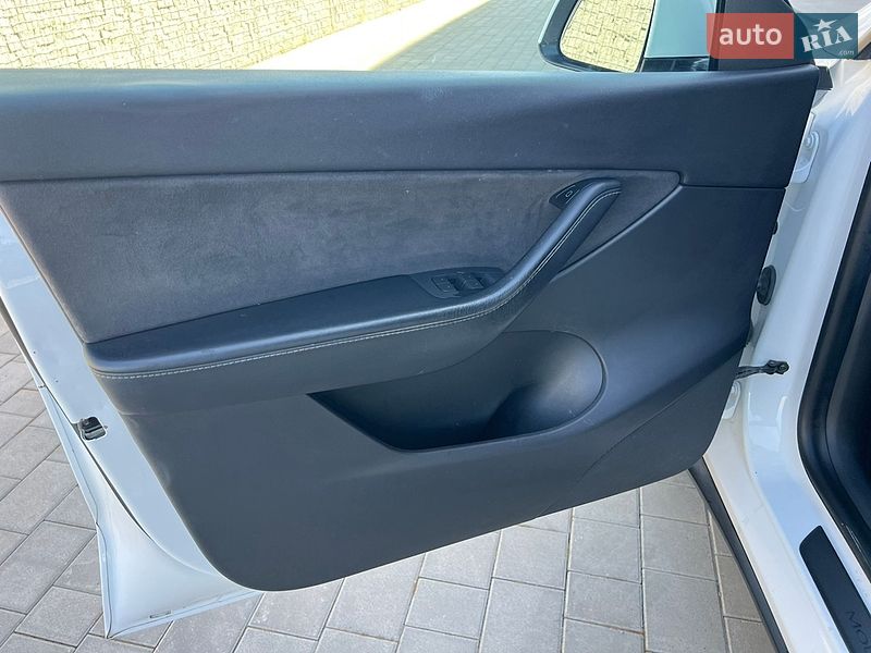 Позашляховик / Кросовер Tesla Model Y 2021 в Луцьку