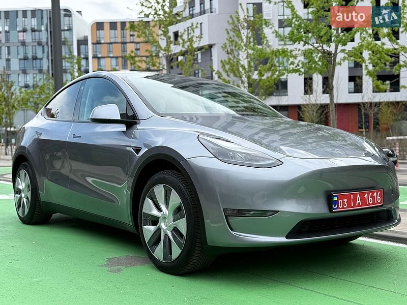 Позашляховик / Кросовер Tesla Model Y 2024 в Києві