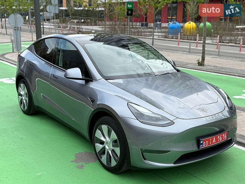 Позашляховик / Кросовер Tesla Model Y 2024 в Києві