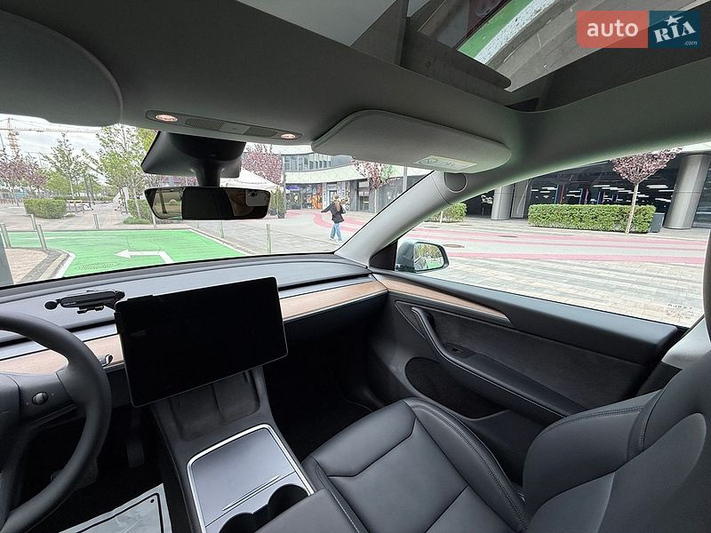 Позашляховик / Кросовер Tesla Model Y 2024 в Києві