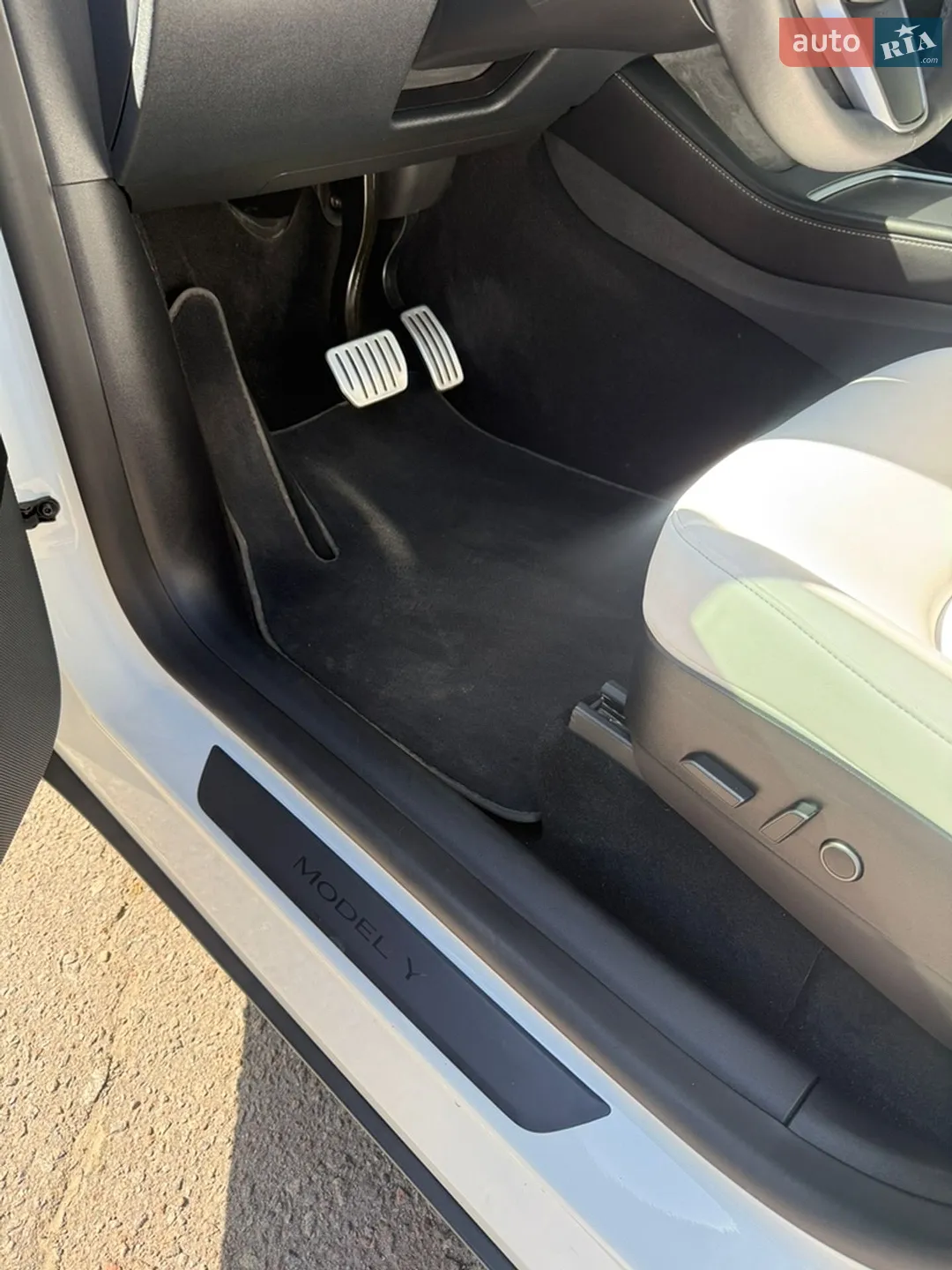 2022 Tesla Model Y - мініатюра 9