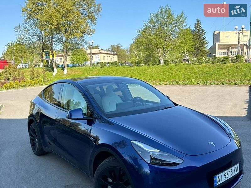 Tesla Model Y 2025
