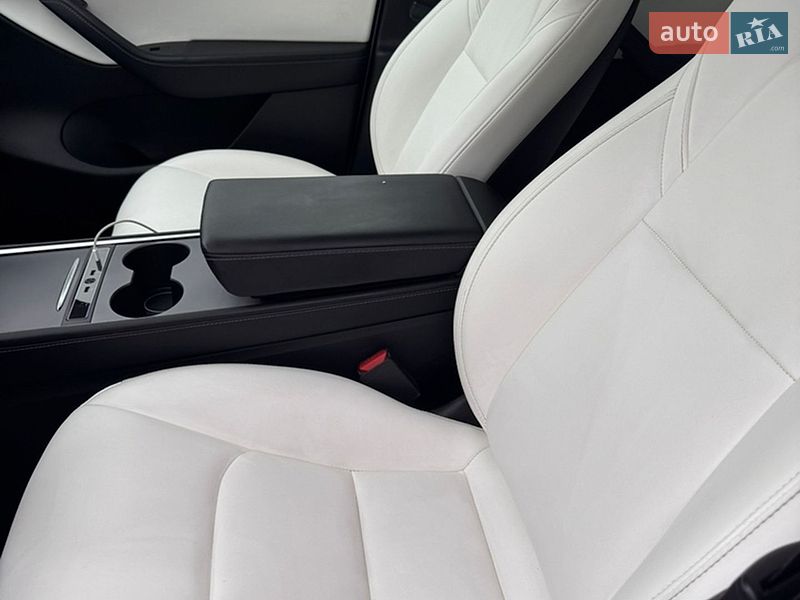 Внедорожник / Кроссовер Tesla Model Y 2021 в Львове