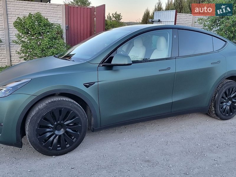 Позашляховик / Кросовер Tesla Model Y 2024 в Дніпрі