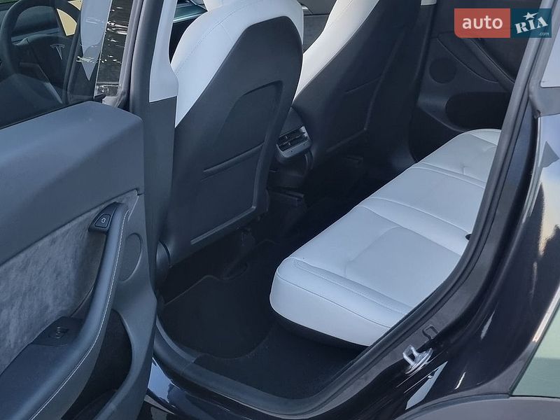 Позашляховик / Кросовер Tesla Model Y 2024 в Дніпрі