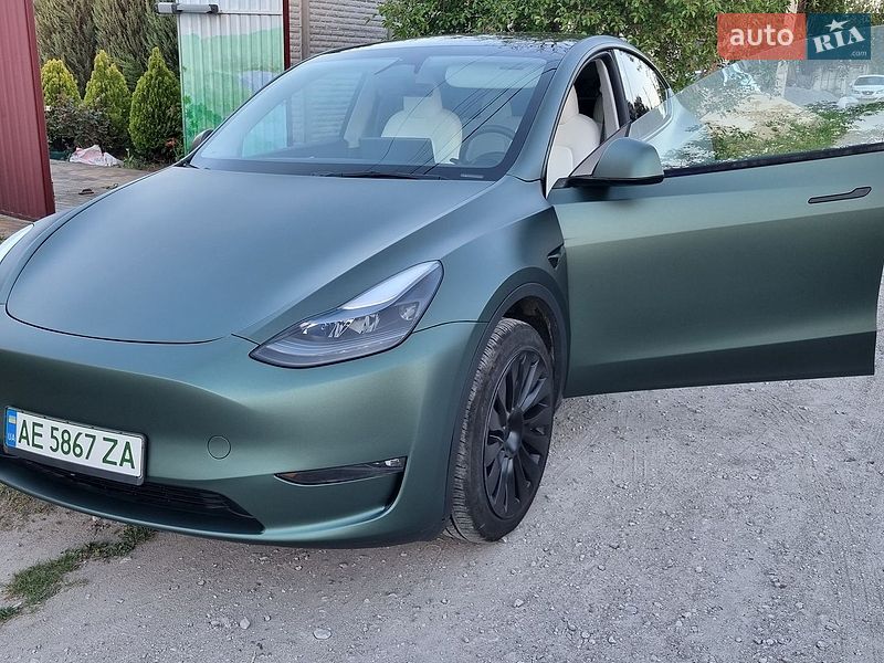 Tesla Model Y 2024