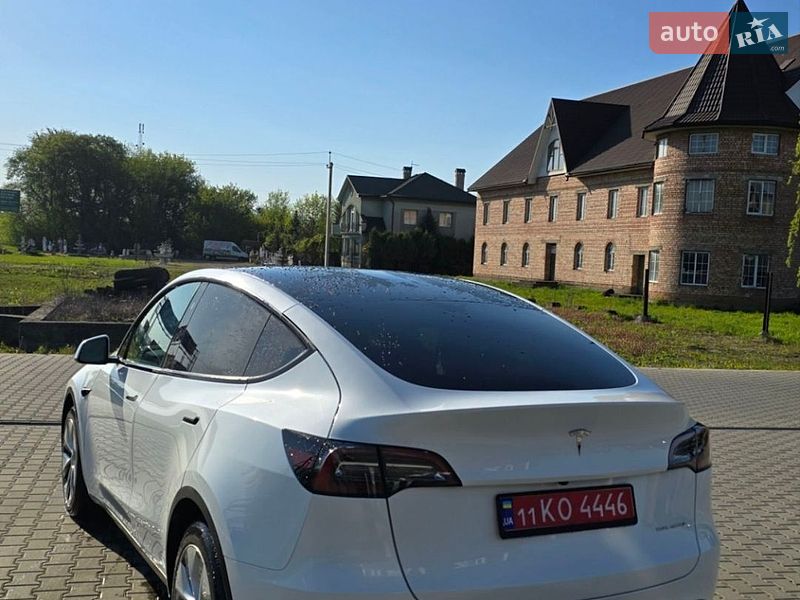 Позашляховик / Кросовер Tesla Model Y 2023 в Чернівцях