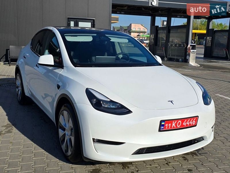 Позашляховик / Кросовер Tesla Model Y 2023 в Чернівцях