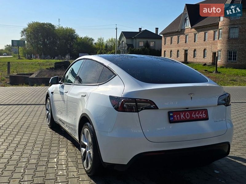 Позашляховик / Кросовер Tesla Model Y 2023 в Чернівцях