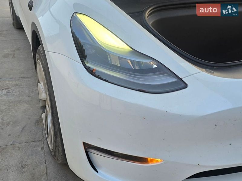 Позашляховик / Кросовер Tesla Model Y 2023 в Чернівцях