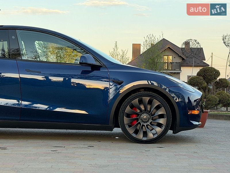 Внедорожник / Кроссовер Tesla Model Y 2024 в Стрые