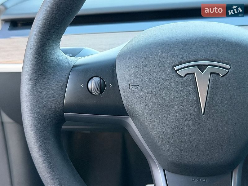 Внедорожник / Кроссовер Tesla Model Y 2024 в Стрые