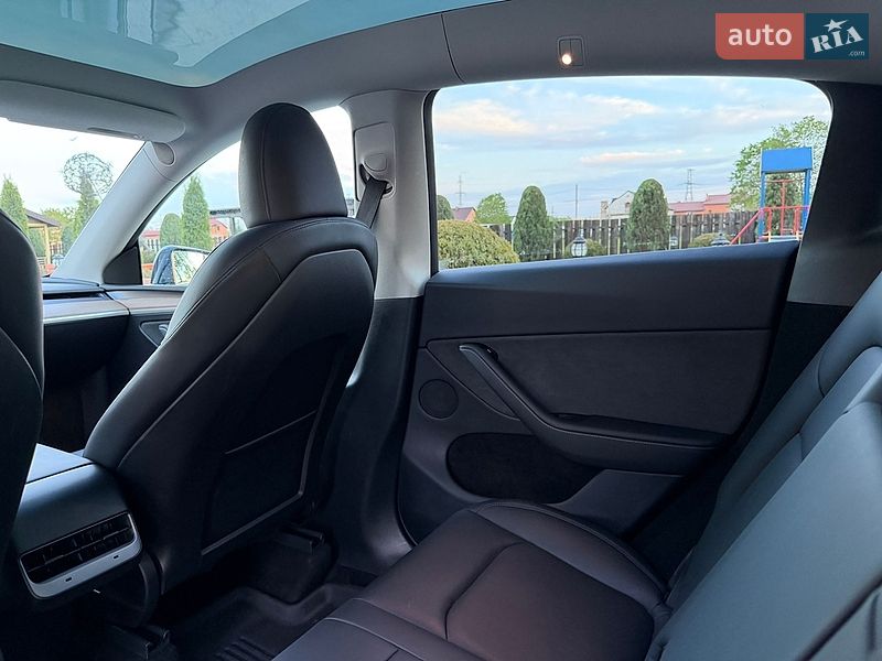 Внедорожник / Кроссовер Tesla Model Y 2024 в Стрые