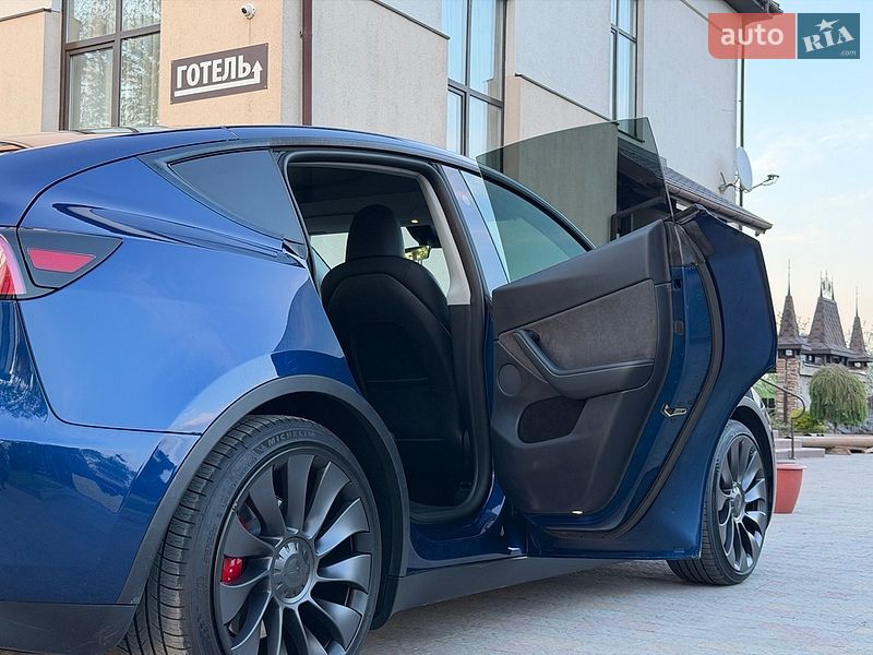Внедорожник / Кроссовер Tesla Model Y 2024 в Стрые