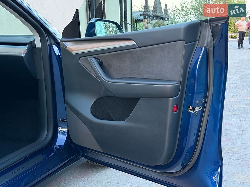 Внедорожник / Кроссовер Tesla Model Y 2024 в Стрые