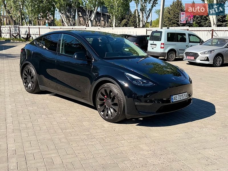 Позашляховик / Кросовер Tesla Model Y 2024 в Дніпрі