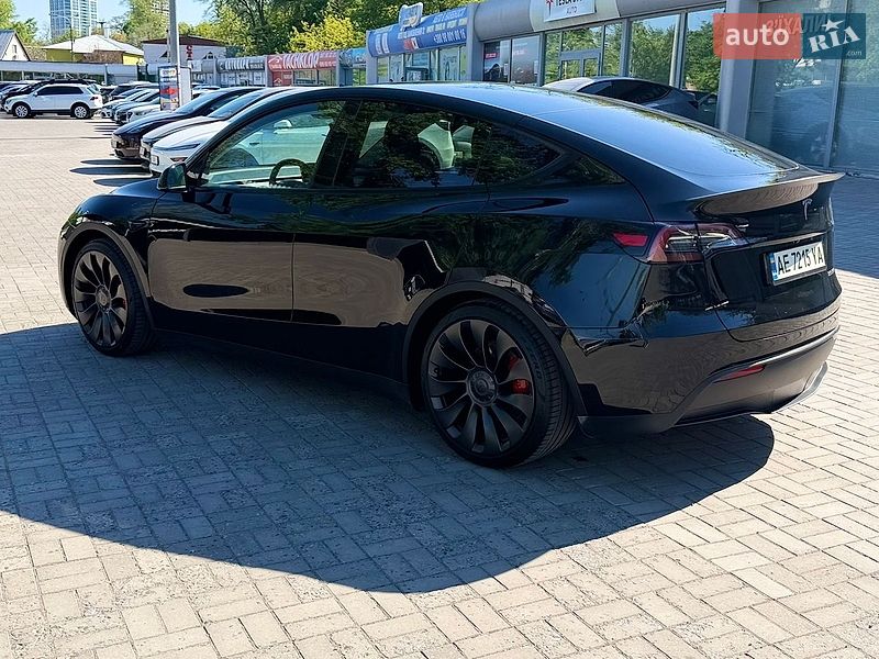 Позашляховик / Кросовер Tesla Model Y 2024 в Дніпрі