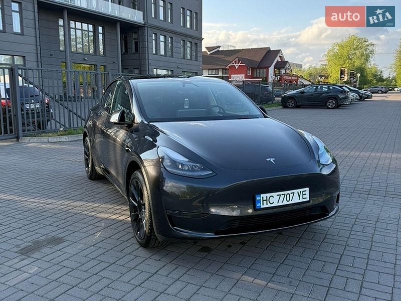 Tesla Model Y 2024