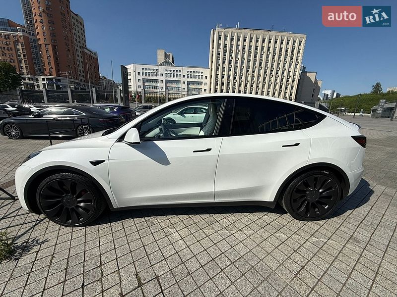 Внедорожник / Кроссовер Tesla Model Y 2022 в Киеве