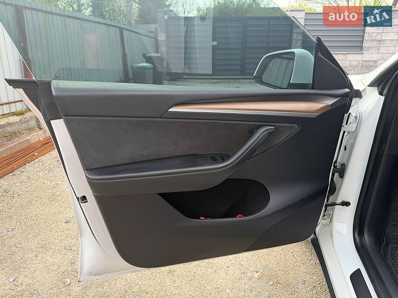 Позашляховик / Кросовер Tesla Model Y 2023 в Лісниках