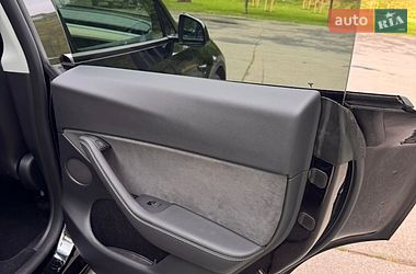 Внедорожник / Кроссовер Tesla Model Y 2024 в Киеве
